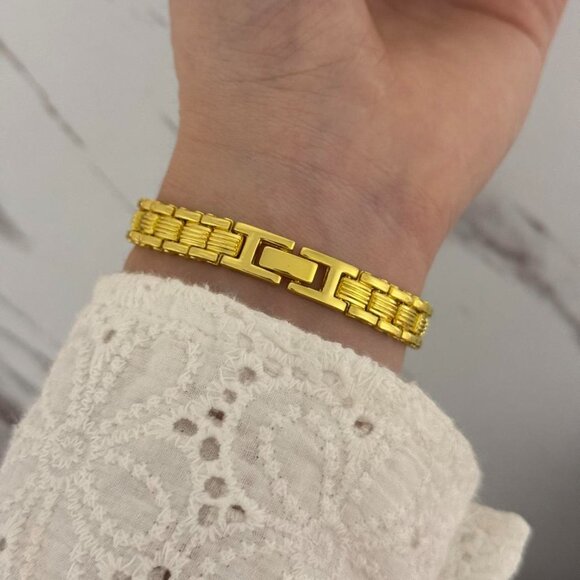 SKU:0036 cute gold pink mini watch bracelet with heart + in a gift box - Picture 4 of 5